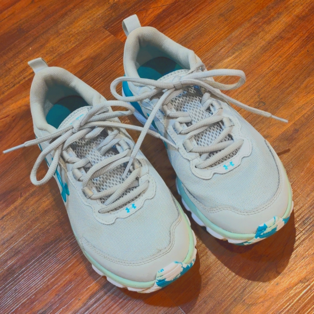 Under Armour Women's Charged Assert Size 8